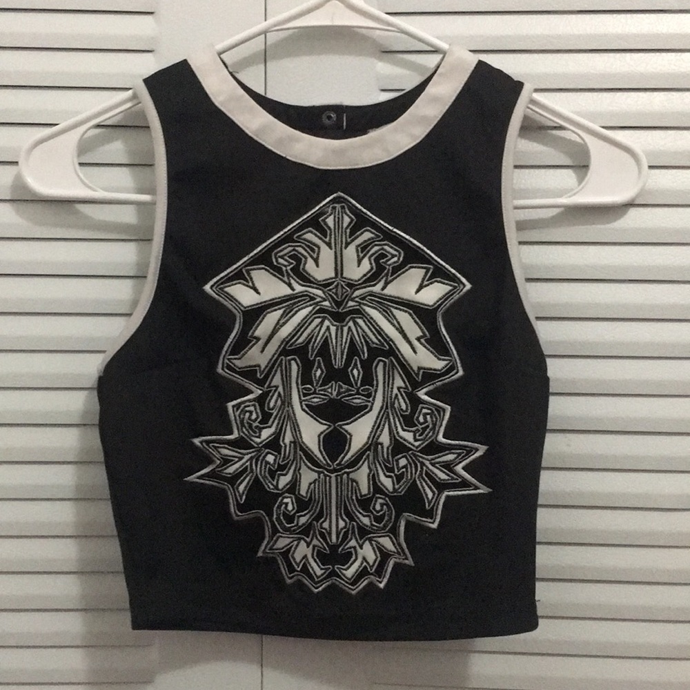 Black crop-top